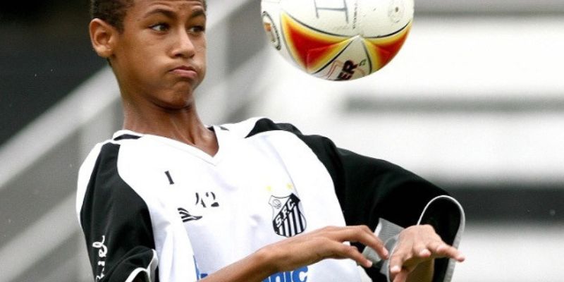 Neymar đam mê bóng đá từ khi còn rất nhỏ